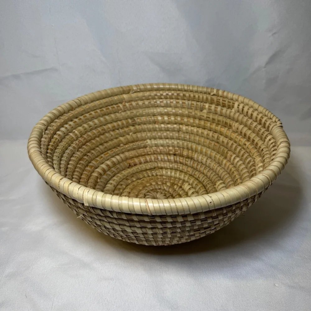 Hand‎ Woven Coiled Sweetgrass Basket Round Decorative Bowl Tan Cream 11.5x4.5